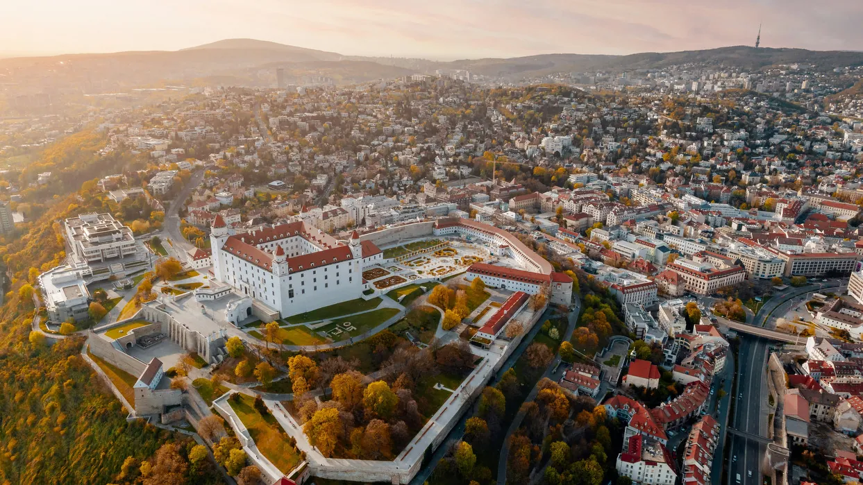 Vue aérienne d’une ville de Slovaquie